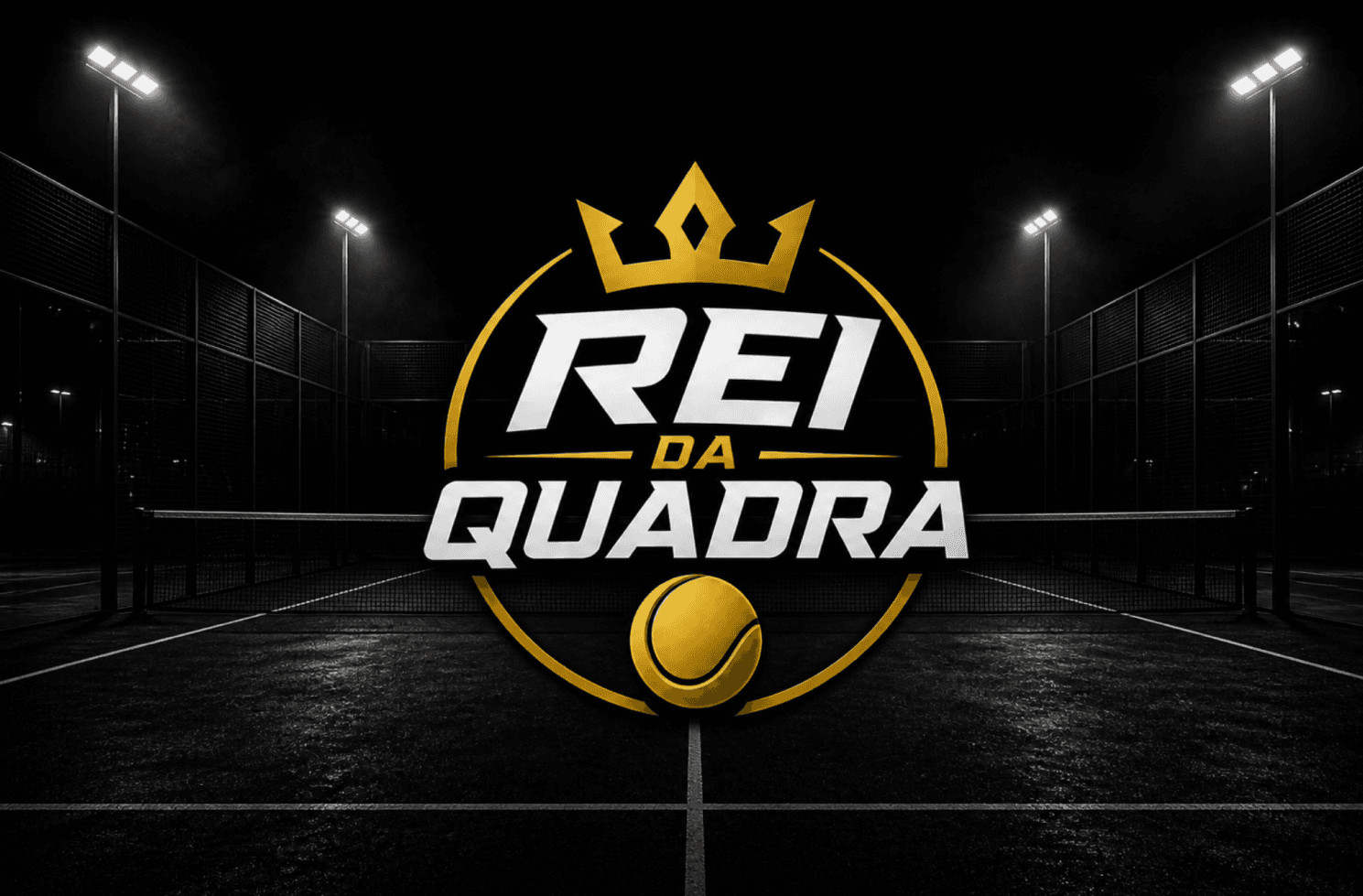 Rei da Quadra logo over a padel court at night